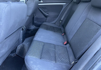 Подержанный автомобиль Volkswagen Jetta Sedan 2009 года (12 фото)