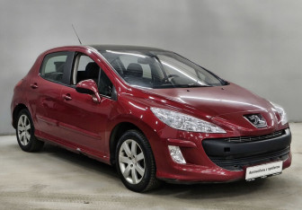Подержанный автомобиль Peugeot 308 Hatchback 2008 года (3 фото)
