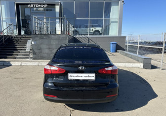 Подержанный автомобиль Kia Cerato Sedan 2015 года (6 фото)