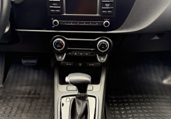 Подержанный автомобиль Kia Rio Hatchback 2020 года (11 фото)