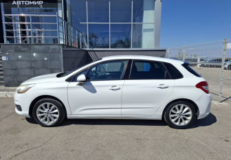 Подержанный автомобиль Citroen C4 Hatchback 2012 года (8 фото)