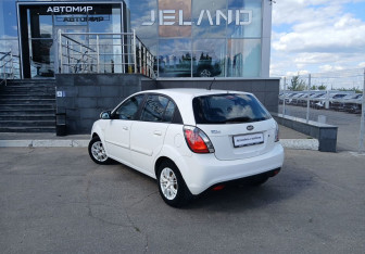 Подержанный автомобиль Kia Rio Sedan 2011 года (7 фото)
