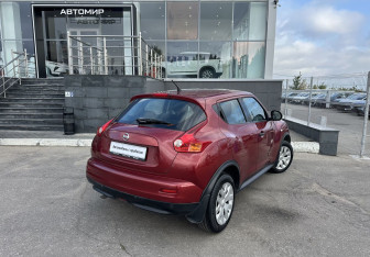 Подержанный автомобиль Nissan Juke 2012 года (5 фото)