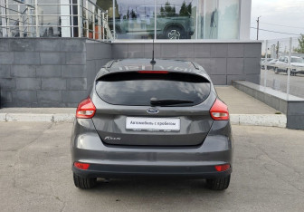 Подержанный автомобиль Ford Focus Hatchback 2018 года (6 фото)