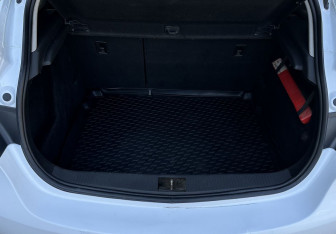 Подержанный автомобиль Opel Astra Hatchback 2011 года (15 фото)