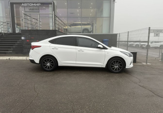 Подержанный автомобиль Hyundai Solaris Sedan 2022 года (4 фото)