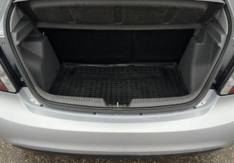 Подержанный автомобиль Kia Rio Hatchback 2010 года (15 фото)