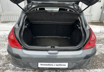 Подержанный автомобиль Peugeot 308 Hatchback 2010 года (13 фото)