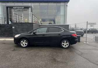 Подержанный автомобиль Citroen C4 Sedan 2013 года (8 фото)