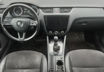 Подержанный автомобиль Skoda Octavia Liftback 2017 года (10 фото)