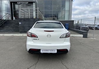 Подержанный автомобиль Mazda 3 Sedan 2011 года (6 фото)