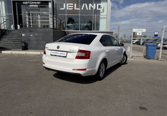 Подержанный автомобиль Skoda Octavia Liftback 2014 года (5 фото)