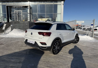 Подержанный автомобиль Volkswagen T-Roc 2019 года (5 фото)