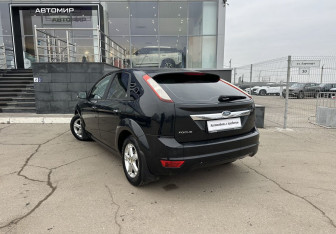 Подержанный автомобиль Ford Focus Hatchback 2008 года (7 фото)