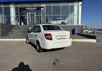 Подержанный автомобиль LADA (ВАЗ) Granta Sedan 2019 года (7 фото)