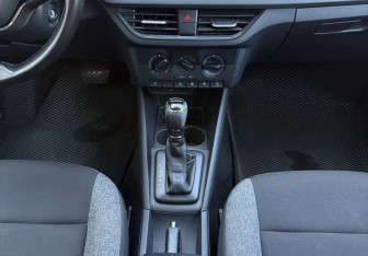 Подержанный автомобиль Skoda Rapid Liftback 2021 года (11 фото)
