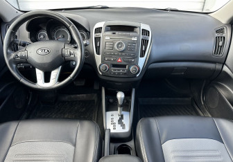 Подержанный автомобиль Kia Ceed Hatchback 2012 года (10 фото)