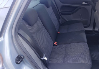 Подержанный автомобиль Ford Focus Sedan 2010 года (12 фото)