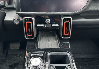 Подержанный автомобиль Haval Dargo 2023 года (11 фото)