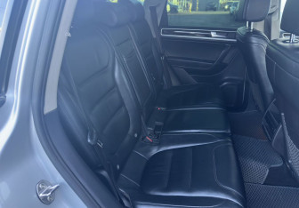 Подержанный автомобиль Volkswagen Touareg 2012 года (12 фото)