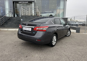 Подержанный автомобиль Nissan Sentra Sedan 2015 года (5 фото)