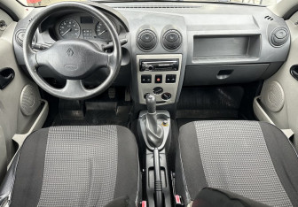 Подержанный автомобиль Renault Logan Sedan 2009 года (10 фото)