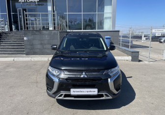 Подержанный автомобиль Mitsubishi Outlander 2021 года (2 фото)