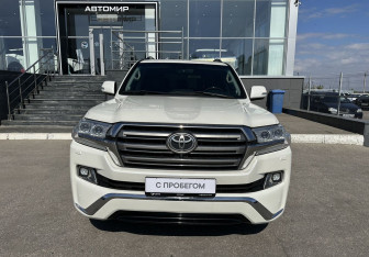 Подержанный автомобиль Toyota Land Cruiser Suv 2015 года (2 фото)