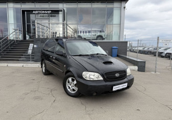 Подержанный автомобиль Kia Carnival 2004 года (3 фото)