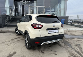 Подержанный автомобиль Renault Kaptur 2019 года (7 фото)