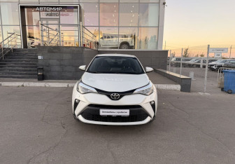 Подержанный автомобиль Toyota C-HR 2019 года (2 фото)