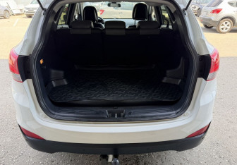Подержанный автомобиль Hyundai ix35 2012 года (13 фото)