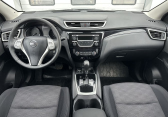 Подержанный автомобиль Nissan Qashqai 2017 года (10 фото)