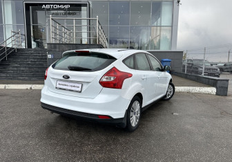 Подержанный автомобиль Ford Focus Hatchback 2012 года (5 фото)
