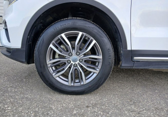 Подержанный автомобиль Geely Atlas Pro 2023 года (15 фото)