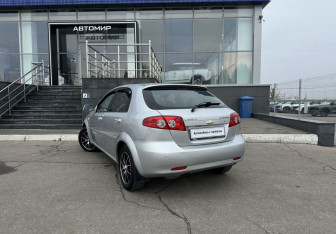 Подержанный автомобиль Chevrolet Lacetti Hatchback 2011 года (7 фото)