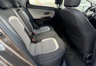 Подержанный автомобиль Kia Ceed Hatchback 2017 года (12 фото)