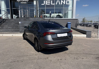 Подержанный автомобиль Skoda Rapid Liftback 2021 года (7 фото)