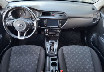 Подержанный автомобиль Kia Rio Sedan 2018 года (10 фото)