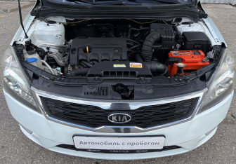 Подержанный автомобиль Kia Ceed Hatchback 2011 года (13 фото)