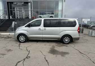 Подержанный автомобиль Hyundai Grand Starex 2009 года (8 фото)