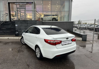 Подержанный автомобиль Kia Rio Sedan 2012 года (7 фото)