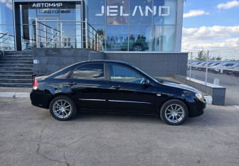 Подержанный автомобиль Kia Cerato Sedan 2006 года (4 фото)