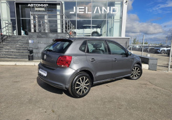 Подержанный автомобиль Volkswagen Polo Hatchback 2011 года (5 фото)