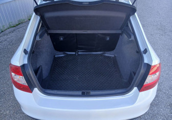 Подержанный автомобиль Skoda Rapid Liftback 2015 года (13 фото)