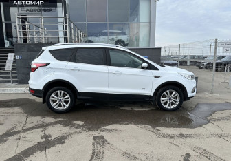 Подержанный автомобиль Ford Kuga 2018 года (4 фото)