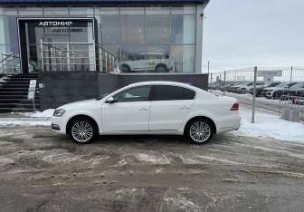 Подержанный автомобиль Volkswagen Passat Sedan 2012 года (8 фото)