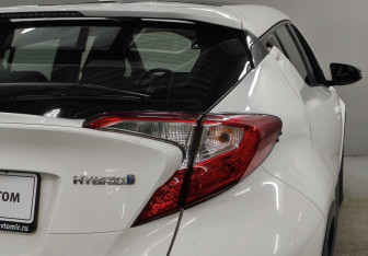 Подержанный автомобиль Toyota C-HR 2018 года (6 фото)