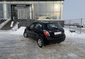 Подержанный автомобиль Kia Rio Hatchback 2011 года (7 фото)