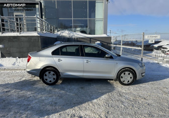 Подержанный автомобиль Skoda Rapid Liftback 2014 года (4 фото)